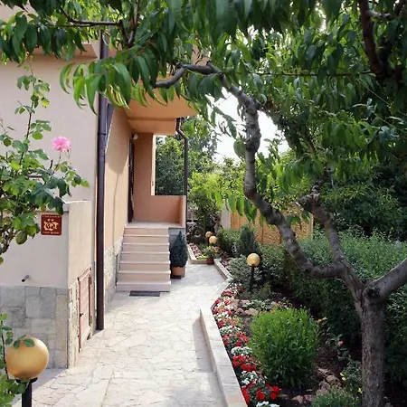 Ivanovi Πανσιόν Τσερνομόρετς