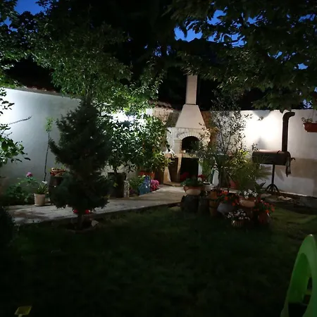 Πανσιόν Ivanovi Τσερνομόρετς